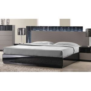 J&M Furniture - Roma Queen Size Bed - 17777-Q