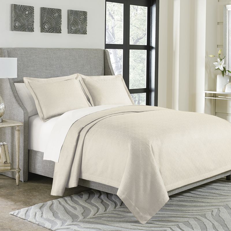 AICO by Michael Amini - Potenza 3pc King Bed Throw Set in Pearl - BCS-KBT3-PTNZA-PRL